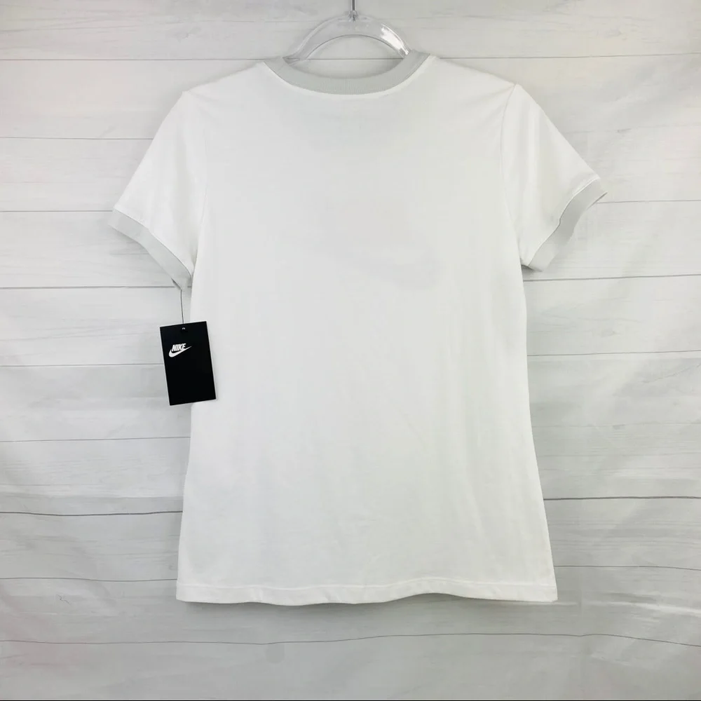 Nike | Women’s White Top